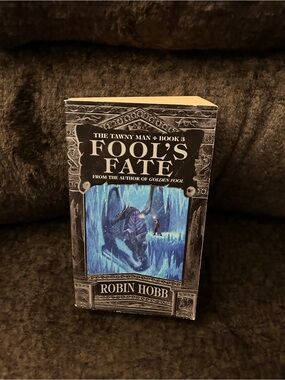 Fool's Fate by Robin Hobb - Blue & Black Fantasy Paperback